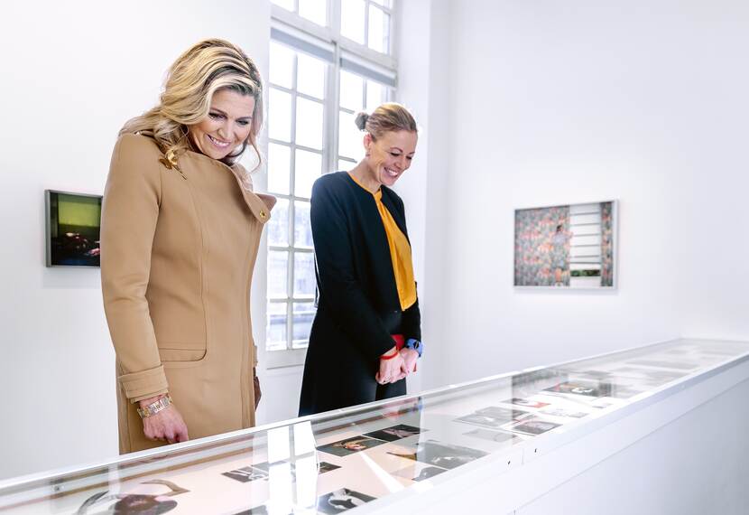Koningin Máxima bezoek tentoonstelling Viviane Sassen