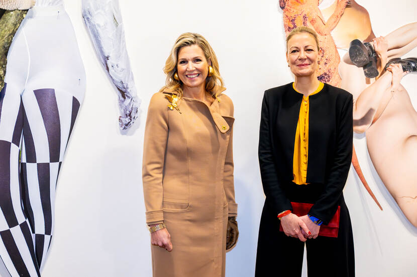 Koningin Máxima bezoek tentoonstelling Viviane Sassen