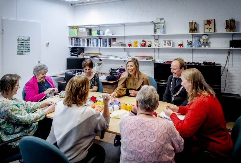Koningin Máxima bezoekt Het Buurtlokaal in Almere Haven