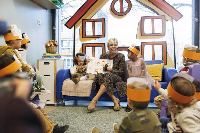 Prinses Laurentien leest voor tijdens Het Nationale Voorleesontbijt 2024