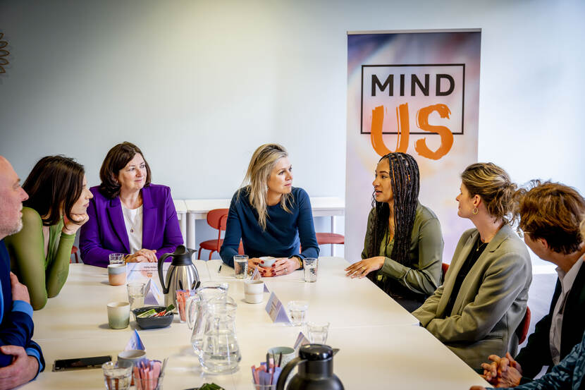 Koningin Máxima bezoekt Alles Oké? Supportlijn