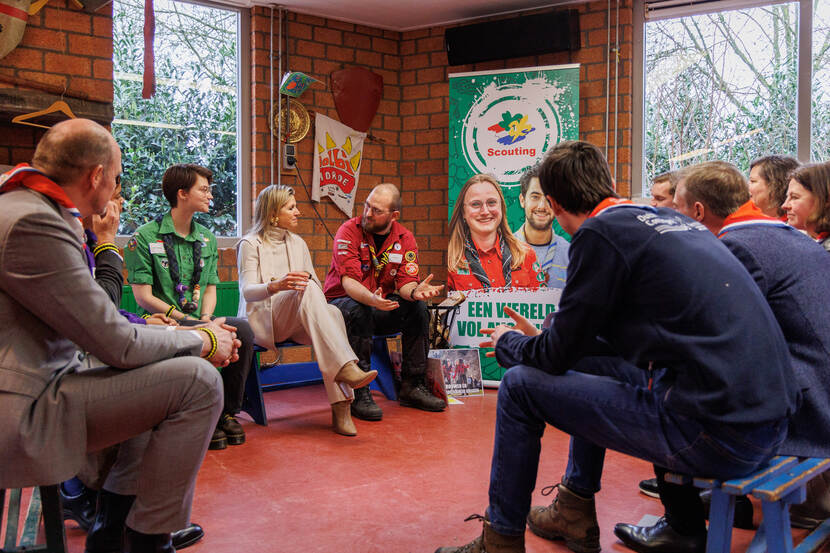 Koningin Máxima woont mini Jamboree bij van Scouting Nederland