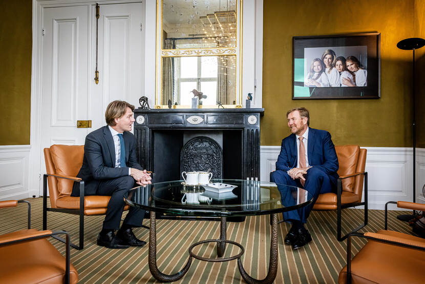 Koning Willem-Alexander ontvangt informateur Putters