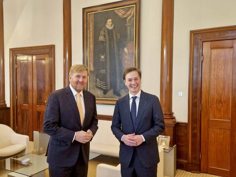 Koning Willem-Alexander en de heer Dassen van Volt