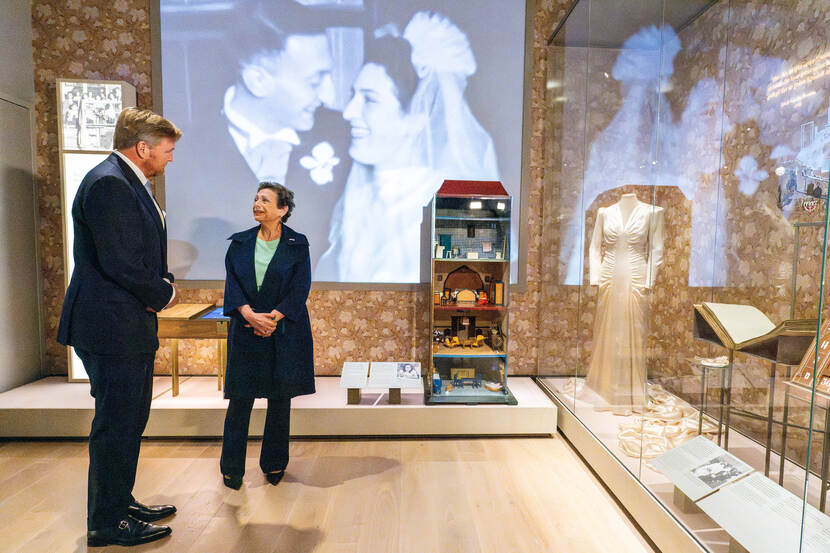 Koning krijgt rondleiding door Nationaal Holocaustmuseum