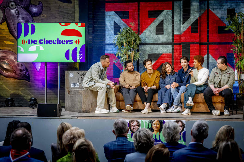 Koningin Máxima bij lancering De Checkers