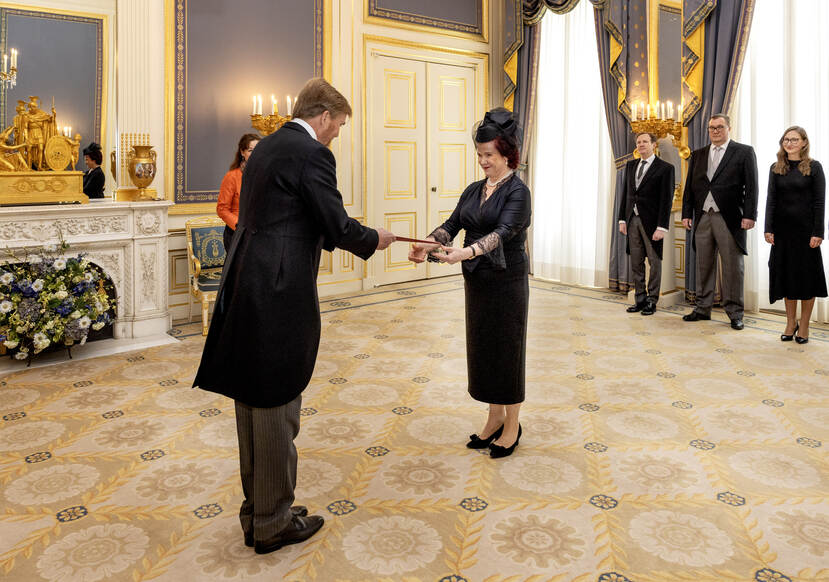 Koning ontvangt geloofsbrieven van de ambassadeur van de Republiek Letland