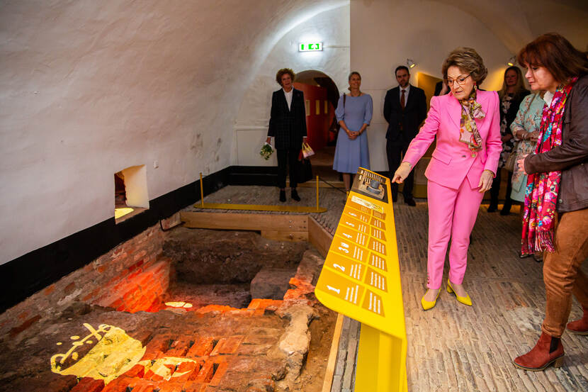 Prinses Margriet opent publiekspresentatie op kasteel Ammersoyen