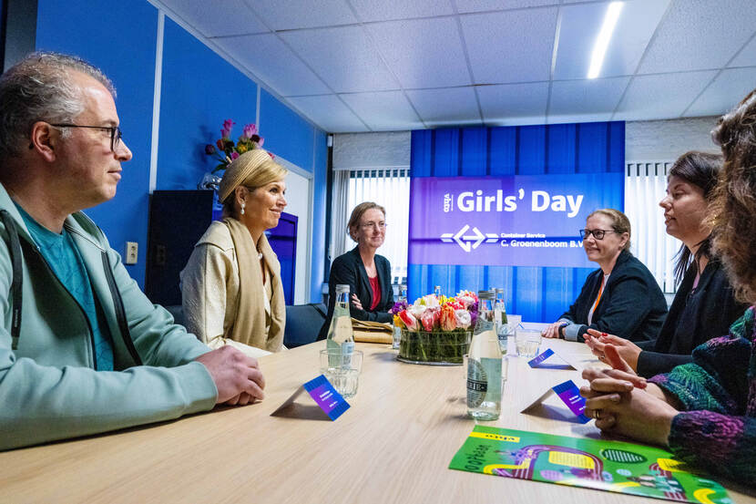 Koningin Máxima bezoekt Girls’ Day bij Container Service Groenenboom