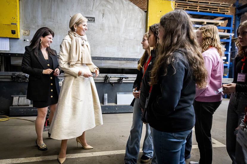 Koningin Máxima bezoekt Girls’ Day bij Container Service Groenenboom
