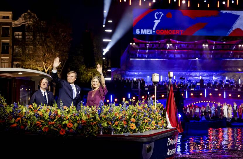Koning Willem-Alexander en Koningin Máxima zijn aanwezig bij het 5 mei-concert 2024