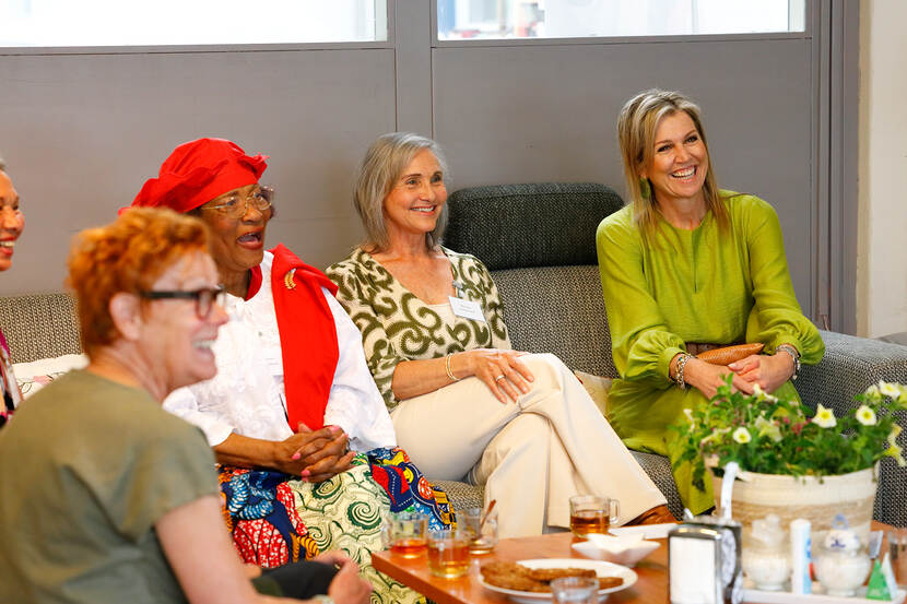 Koningin Máxima bezoekt projecten rond ouderenwelzijn in Almere