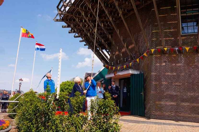 Prinses Beatrix heropent de Molen van Sloten