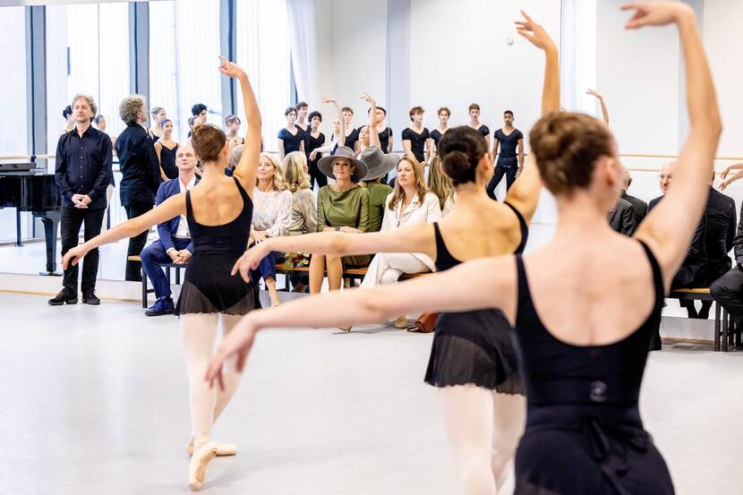 Koningin Máxima opent Nationale Balletacademie