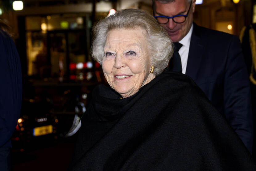 Prinses Beatrix bij symposium In Vrijheid Verbonden