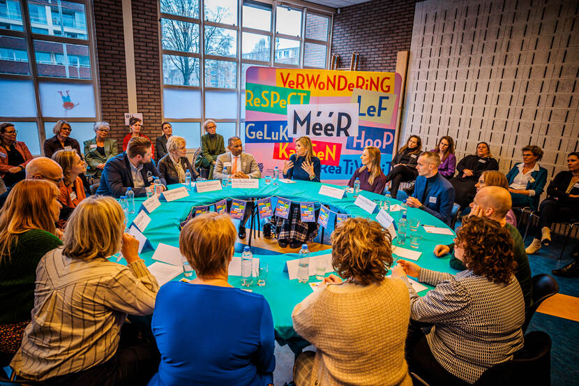 Koningin Máxima bezoekt basisscholen in Emmen voor ‘Méér Kunst en Cultuur in School en Omgeving’