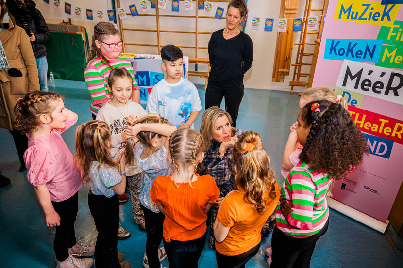 Koningin Máxima bezoekt basisscholen in Emmen voor ‘Méér Kunst en Cultuur in School en Omgeving’