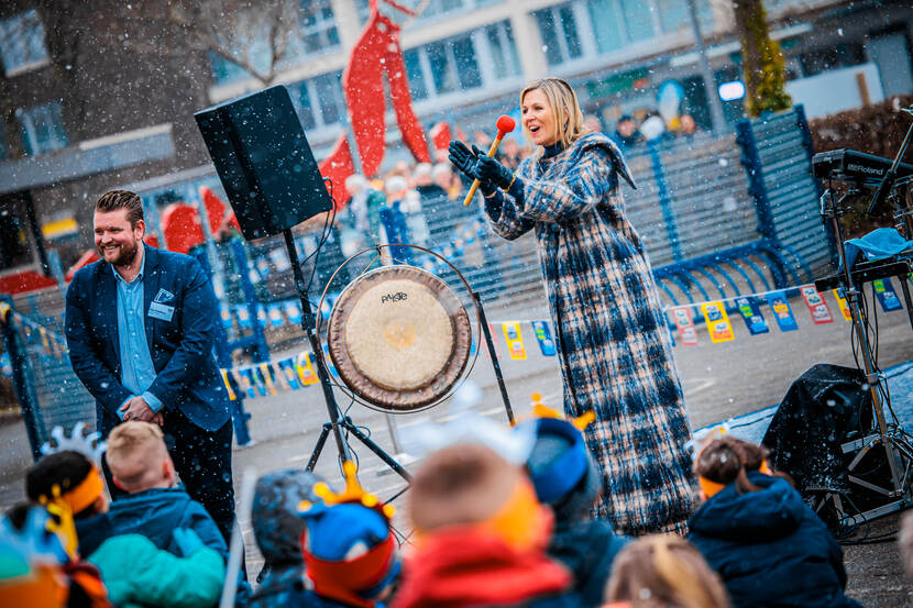 Koningin Máxima bezoekt basisscholen in Emmen voor ‘Méér Kunst en Cultuur in School en Omgeving’