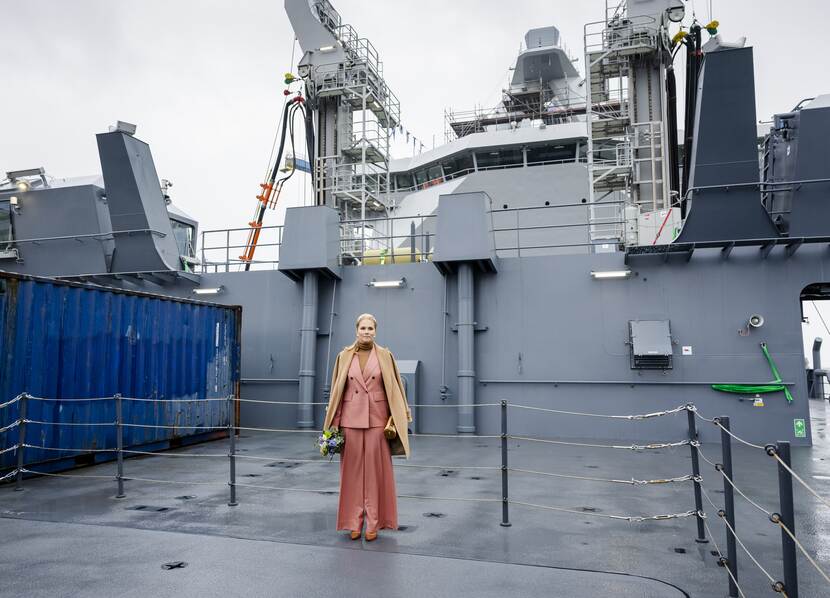 Prinses van Oranje doopt Zr Ms Den Helder