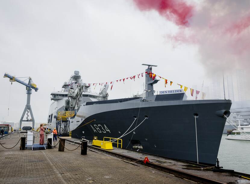 Prinses van Oranje doopt Zr Ms Den Helder
