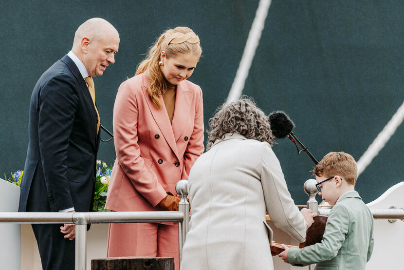 Prinses van Oranje doopt Zr Ms Den Helder