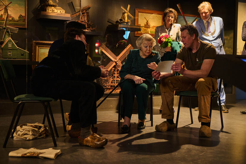 Prinses Beatrix bij viering 100 jaar vereniging De Zaansche Molen