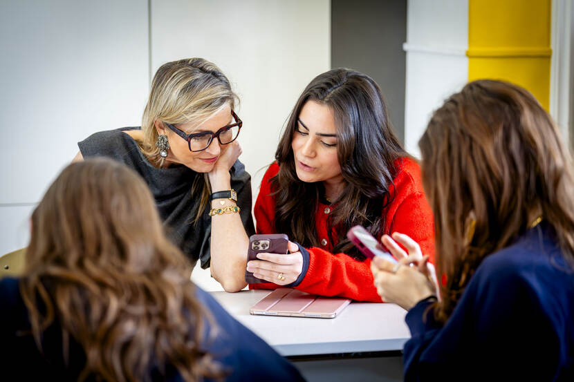 Koningin Máxima bij geldlessen in het kader van de Week van het geld 2025