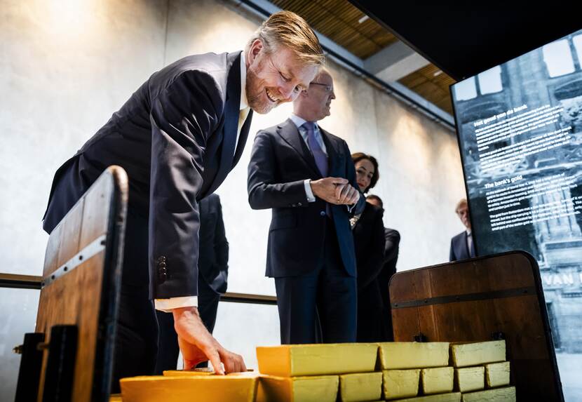 Koning opent vernieuwd hoofdkantoor van De Nederlandsche Bank