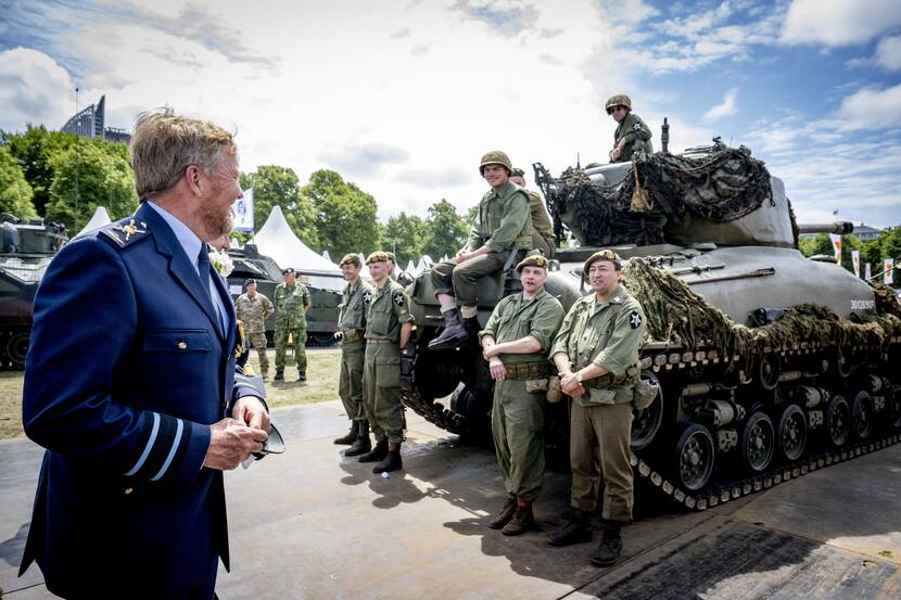Koning en minister-president bij Nederlandse Veteranendag
