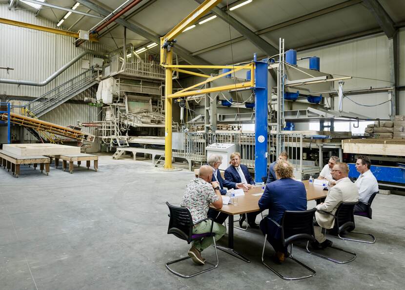 Koning bezoekt Oude Pekela