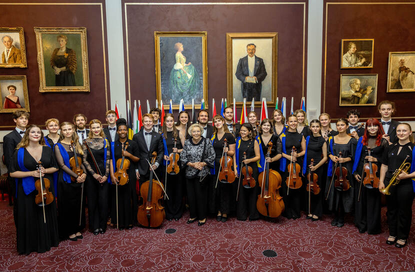 Prinses Beatrix aanwezig bij concert European Union Youth Orchestra