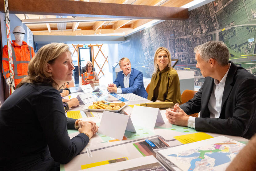 Koningin Máxima bezoekt infrastructurele projecten in het kader van circulariteit