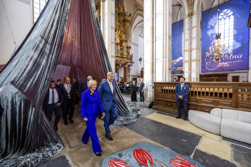 Koning Willem-Alexander opent het culturele programma ‘Ter Borch thuis in Zwolle’.