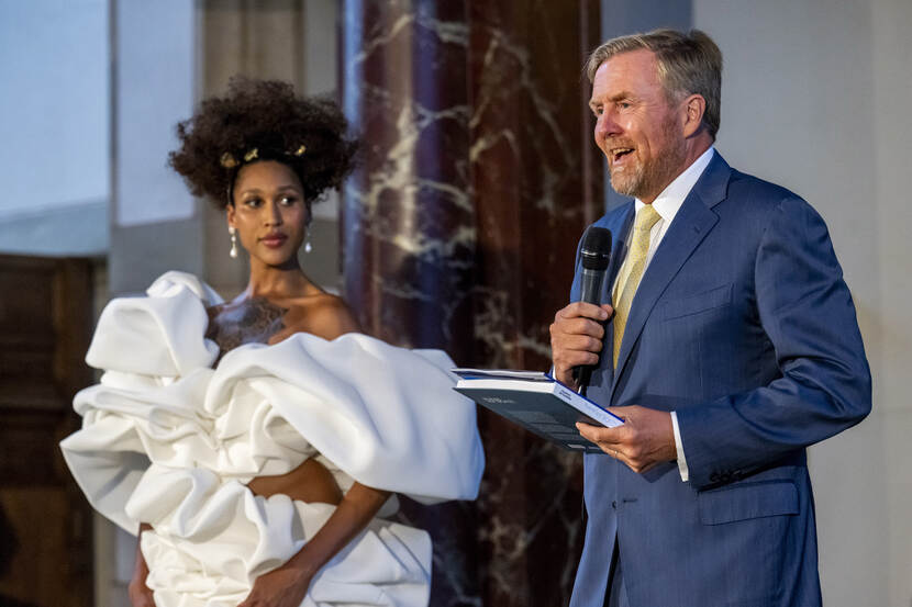 Koning Willem-Alexander opent het culturele programma ‘Ter Borch thuis in Zwolle’.