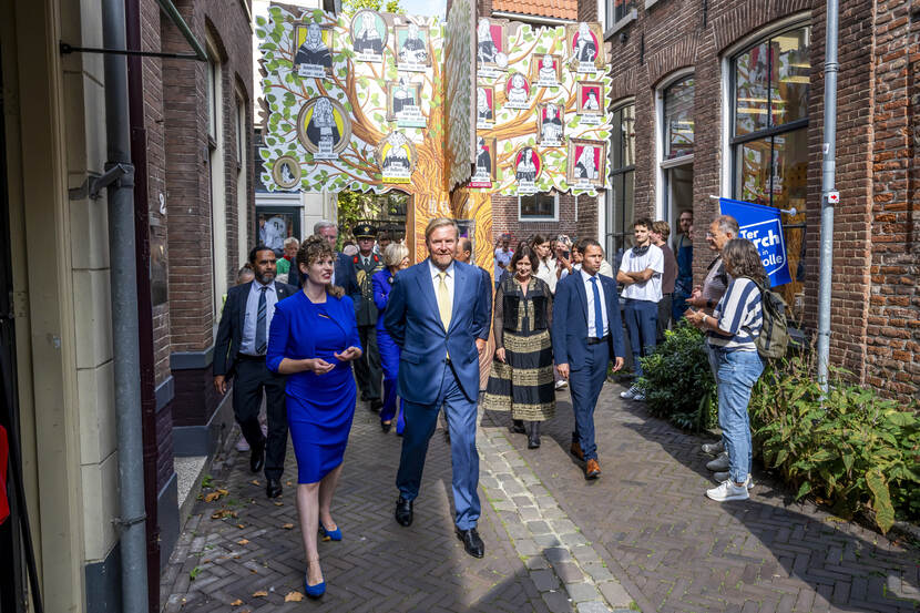 Koning Willem-Alexander opent het culturele programma ‘Ter Borch thuis in Zwolle’.