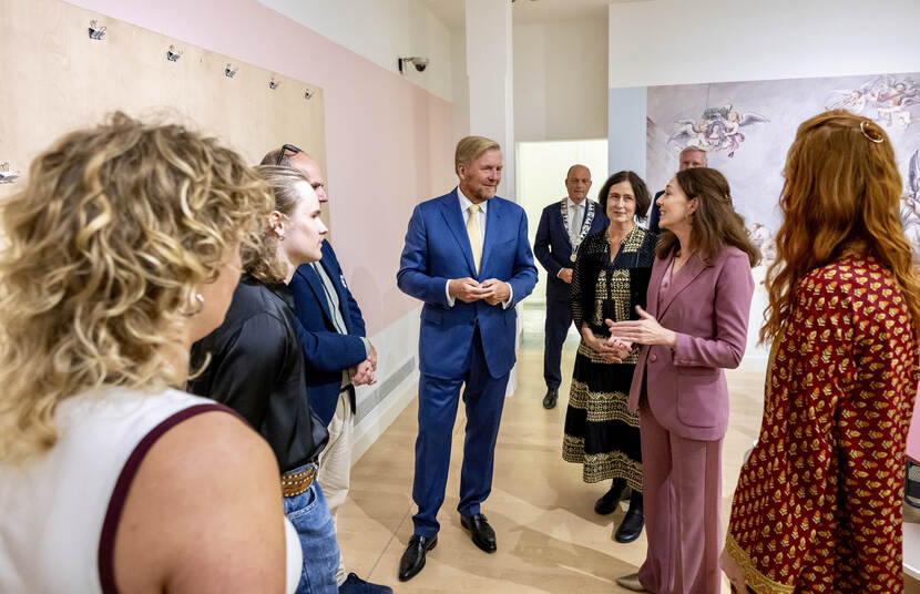 Koning Willem-Alexander opent het culturele programma ‘Ter Borch thuis in Zwolle’.