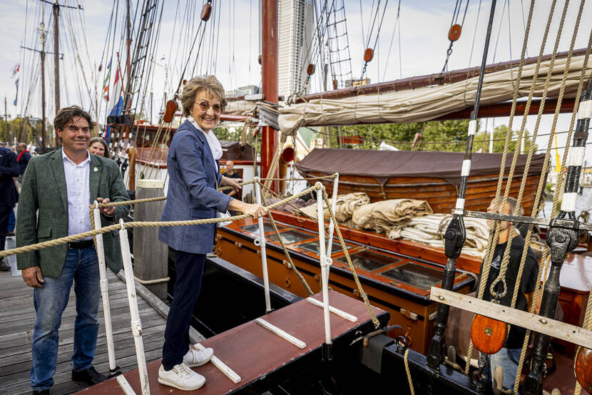 Prinses Margriet bezoekt ‘Oosterschelde’ tijdens de Wereldhavendagen
