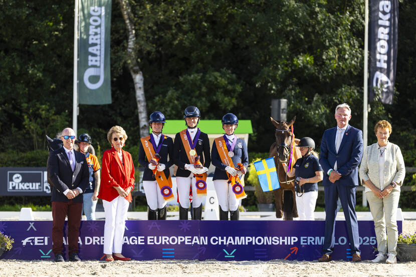 Prinses Margriet bij jubileumviering 50 jaar Fonds Gehandicaptensport