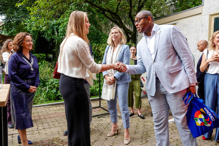 Prinses van Oranje ontvangen in Amsterdam