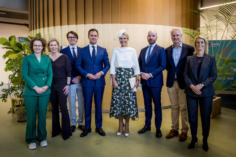 Koningin Máxima is aanwezig bij de viering van haar vijftienjarig erevoorzitterschap van Wijzer in geldzaken.