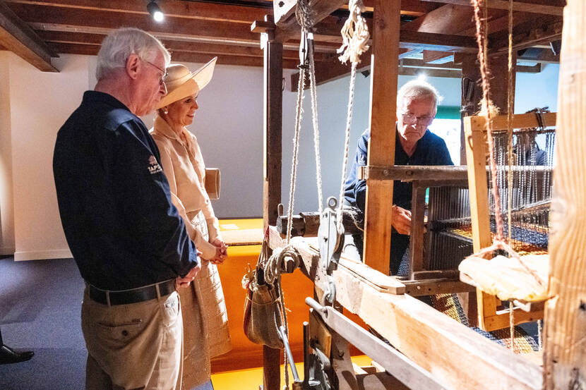 Koningin Máxima opent gerestaureerd Tapijtmuseum