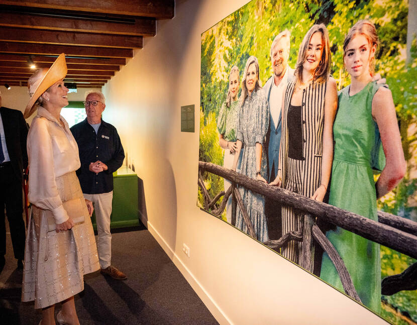Koningin Máxima opent gerestaureerd Tapijtmuseum