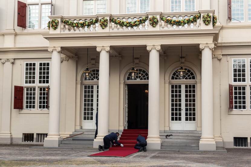 Laatste voorbereidingen voor Prinsjesdag bij Paleis Noordeinde