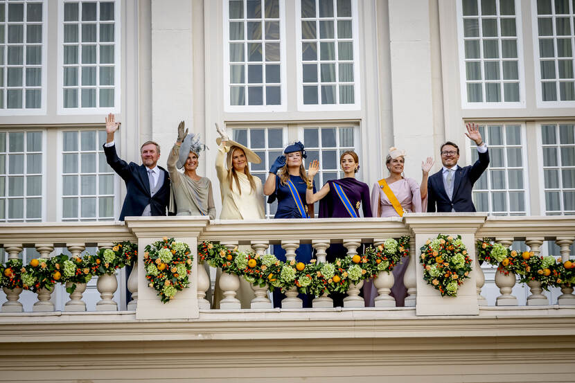 Koninklijk gezin, Prins Constantijn en Prinses Laurentien op balkon Paleis Noordeinde Prinsjesdag 2025