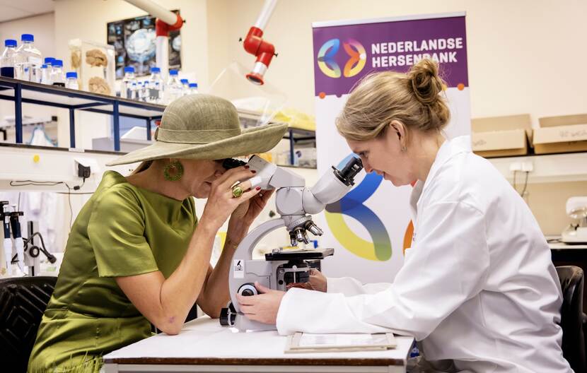 Koningin Máxima bij veertigjarig jubileum Nederlandse Hersenbank