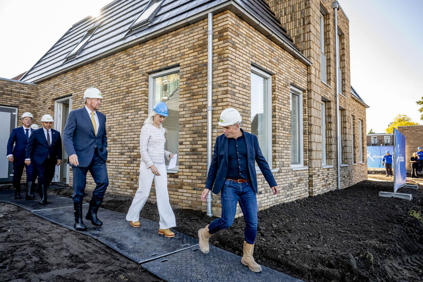 Koning en minister Keijzer op werkbezoek in Assen in het kader van de regionale ruimtelijke ontwikkelingen