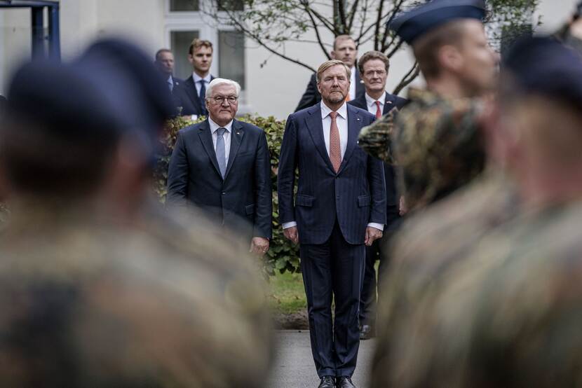 Koning bezoekt 1 Duits-Nederlands Legerkorps in Münster