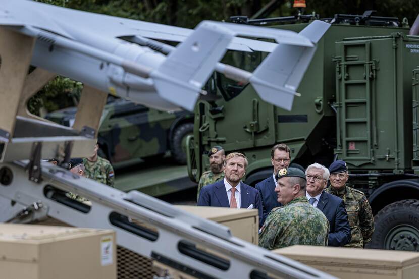 Koning bezoekt 1 Duits-Nederlands Legerkorps in Münster