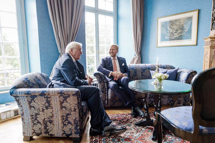 Koning bezoekt Haus der Niederlande in Münster