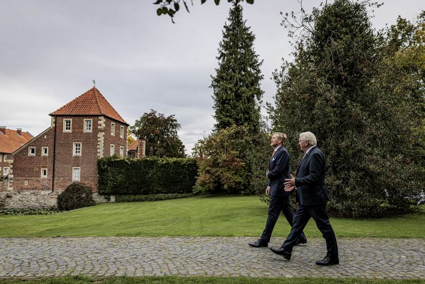Koning bezoekt Haus der Niederlande in Münster